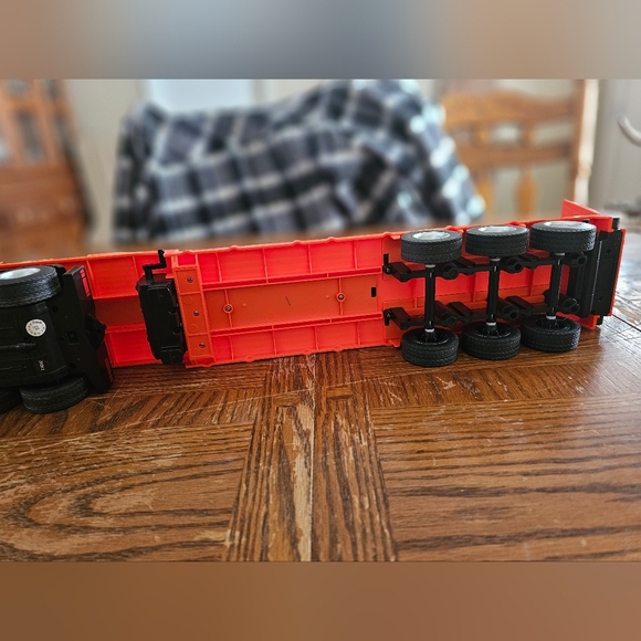 Remote Control Constrution Set - Picture 8 of 13